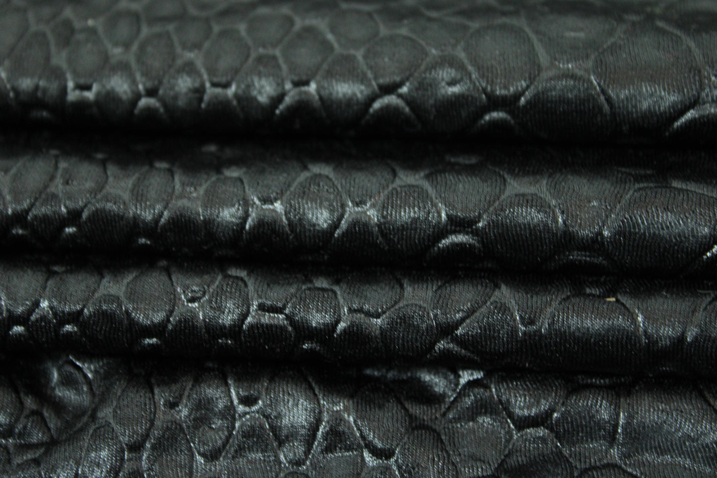 Tissu maille imitation reptile  - noir - photo 2/4 | So Tissus