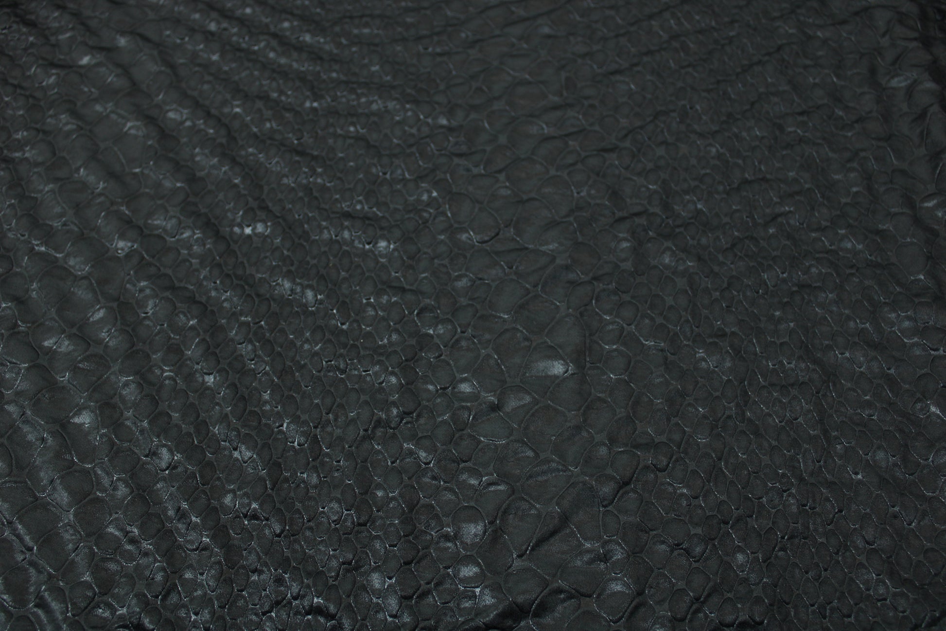 Tissu maille imitation reptile  - noir - photo 4/4 | So Tissus
