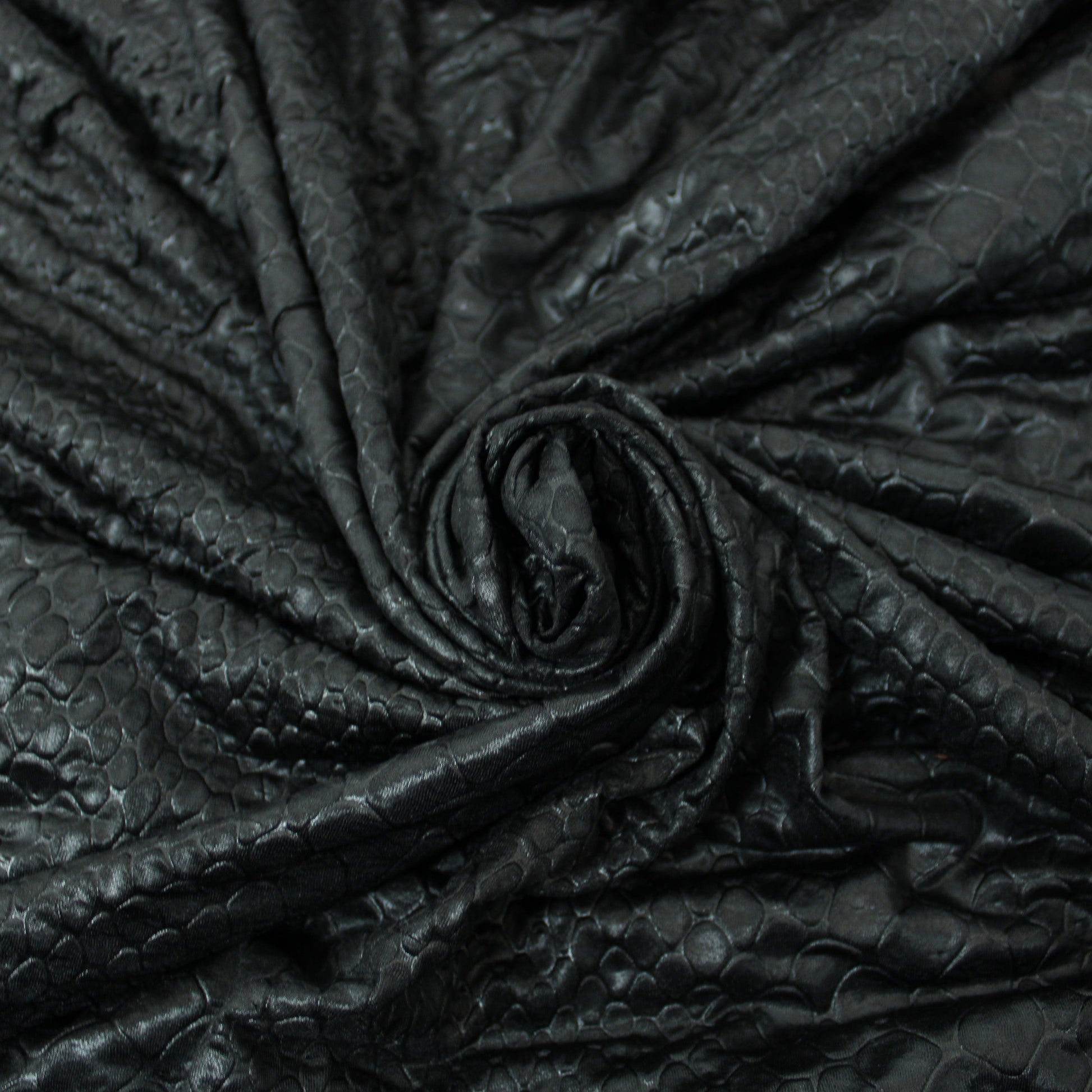 Tissu maille imitation reptile  - noir - photo 1/4 | So Tissus