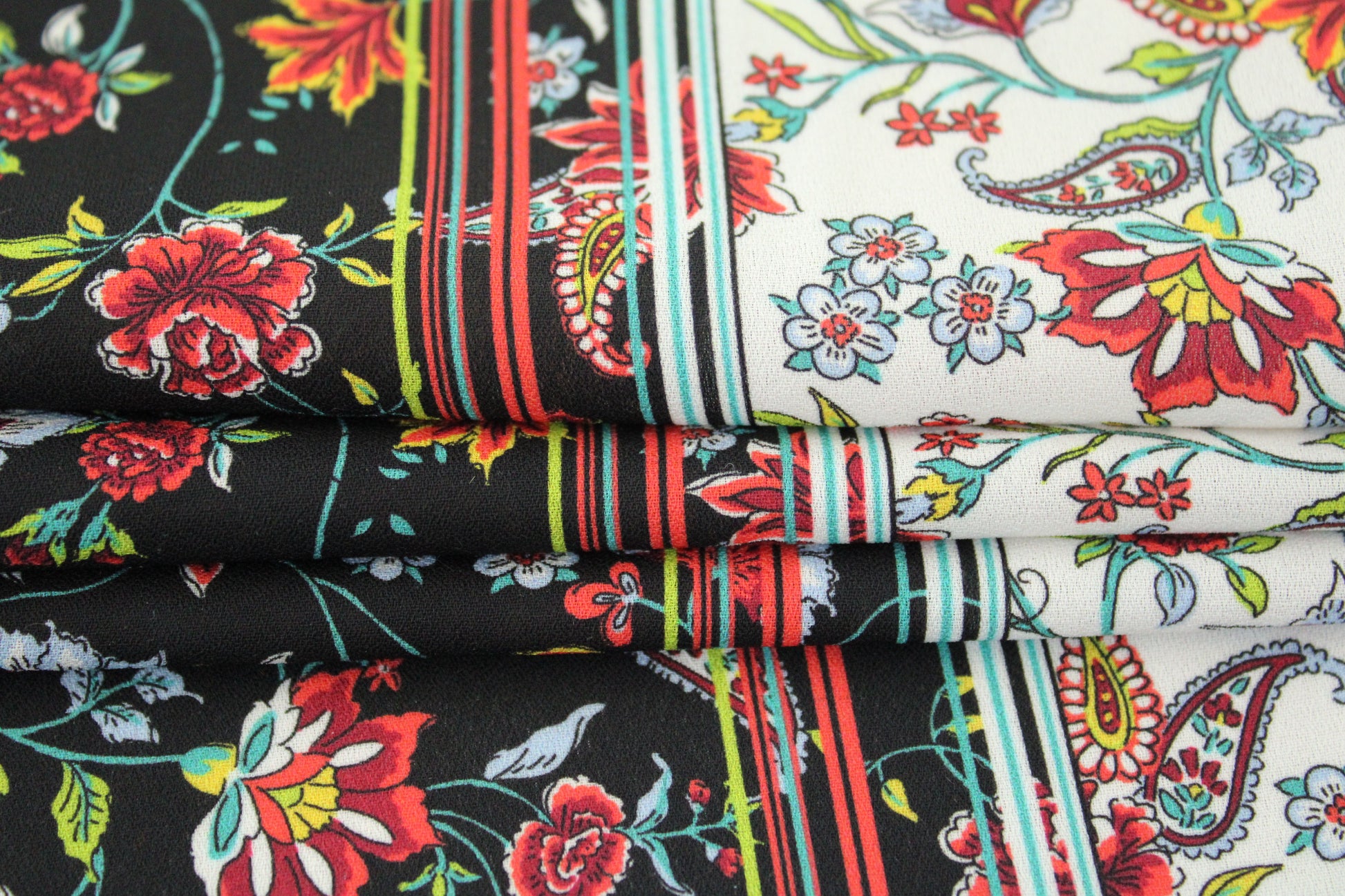 Tissu crêpe georgette  - imprimé bandes fleuris - photo 2/5 | So Tissus