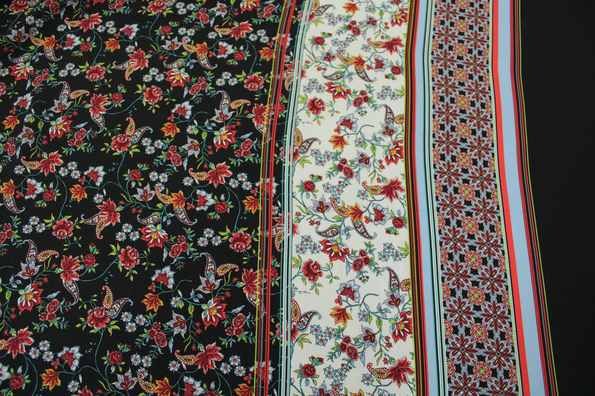 Tissu crêpe georgette  - imprimé bandes fleuris - photo 5/5 | So Tissus