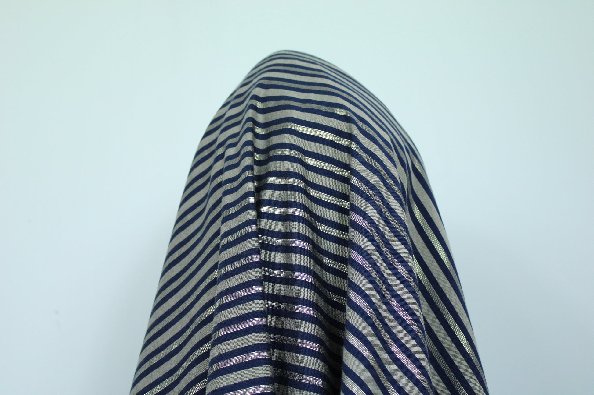 Tissu viscose - à rayures - bleu marine et argent - photo 2/3 | So Tissus