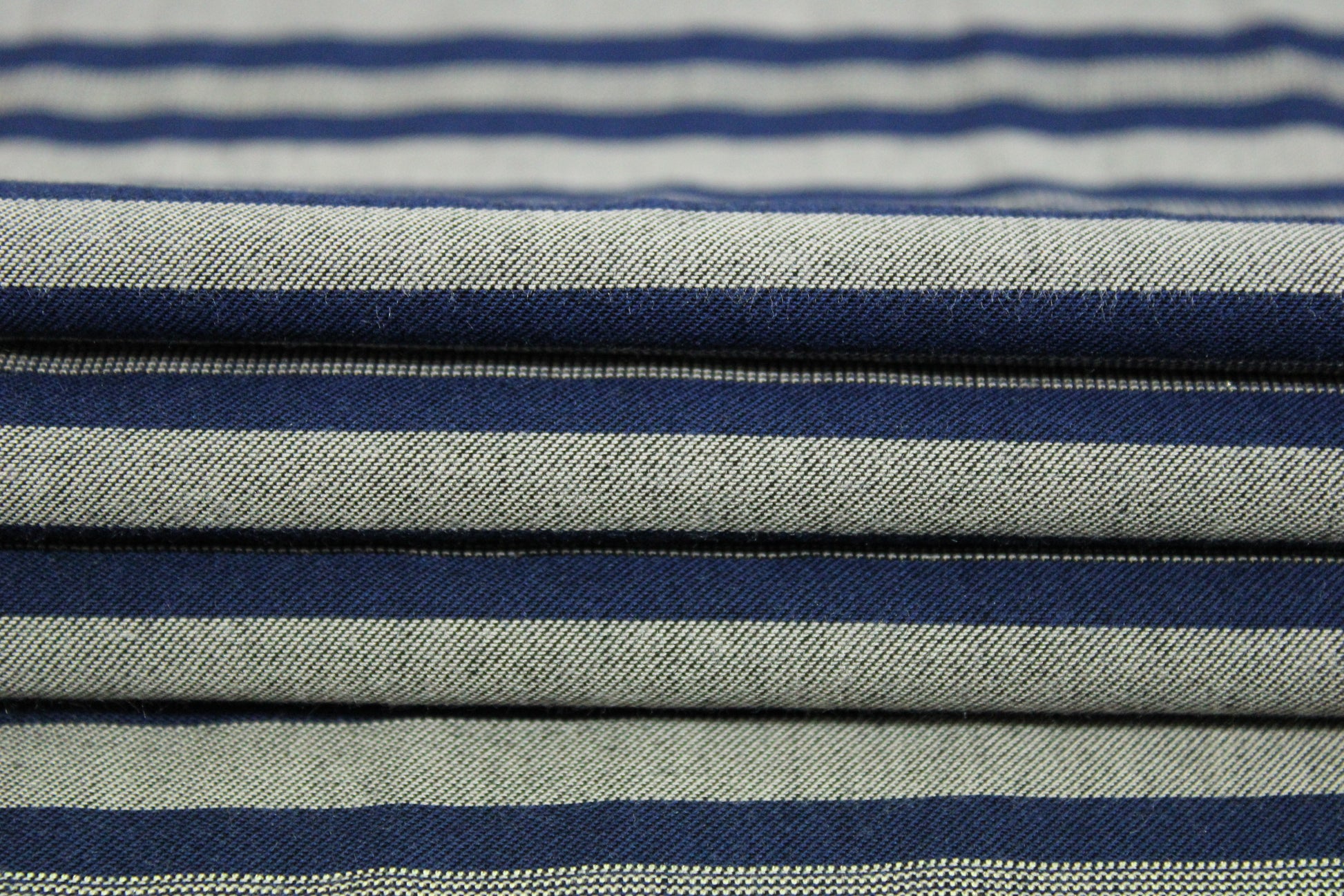 Tissu viscose - à rayures - bleu marine et argent - photo 3/3 | So Tissus