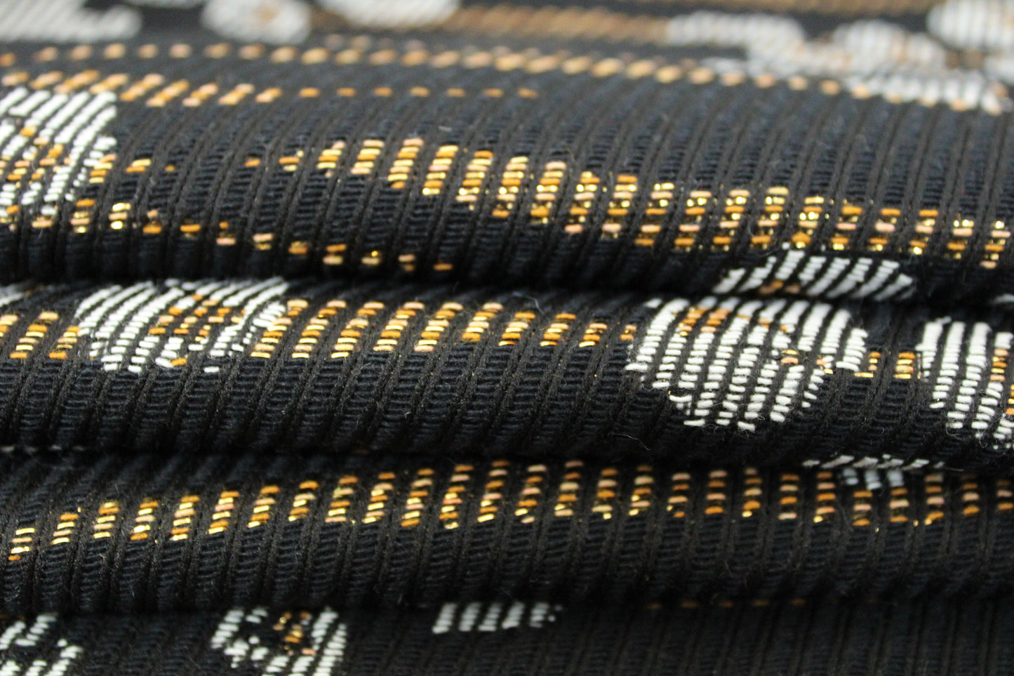 Tissu brocart - imprimé fleuri - noir et doré - photo 2/5 | So Tissus