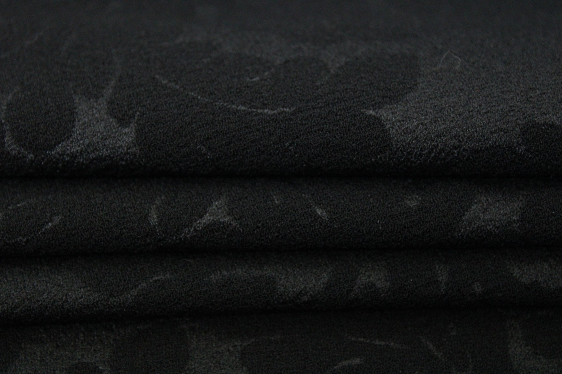 Tissu crêpe - imprimé fleuri - ton noir - photo 2/5 | So Tissus
