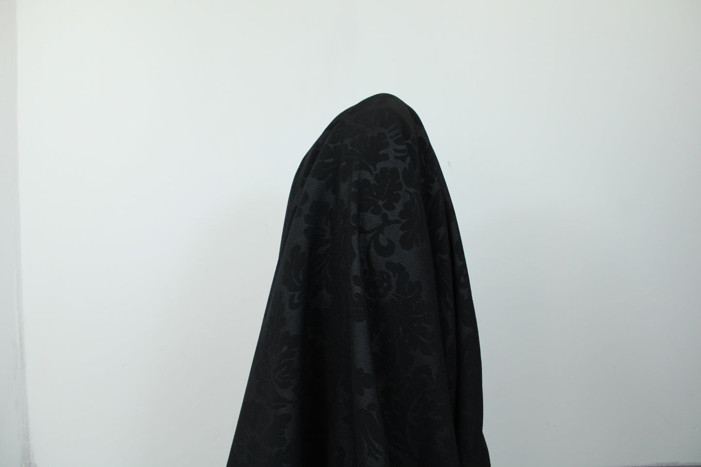 Tissu crêpe - imprimé fleuri - ton noir - photo 3/5 | So Tissus