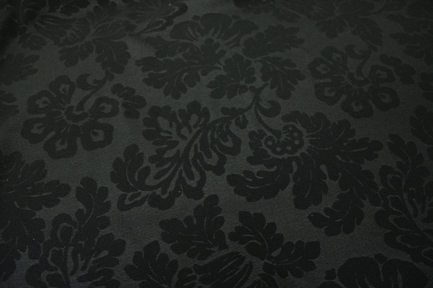 Tissu crêpe - imprimé fleuri - ton noir - photo 5/5 | So Tissus