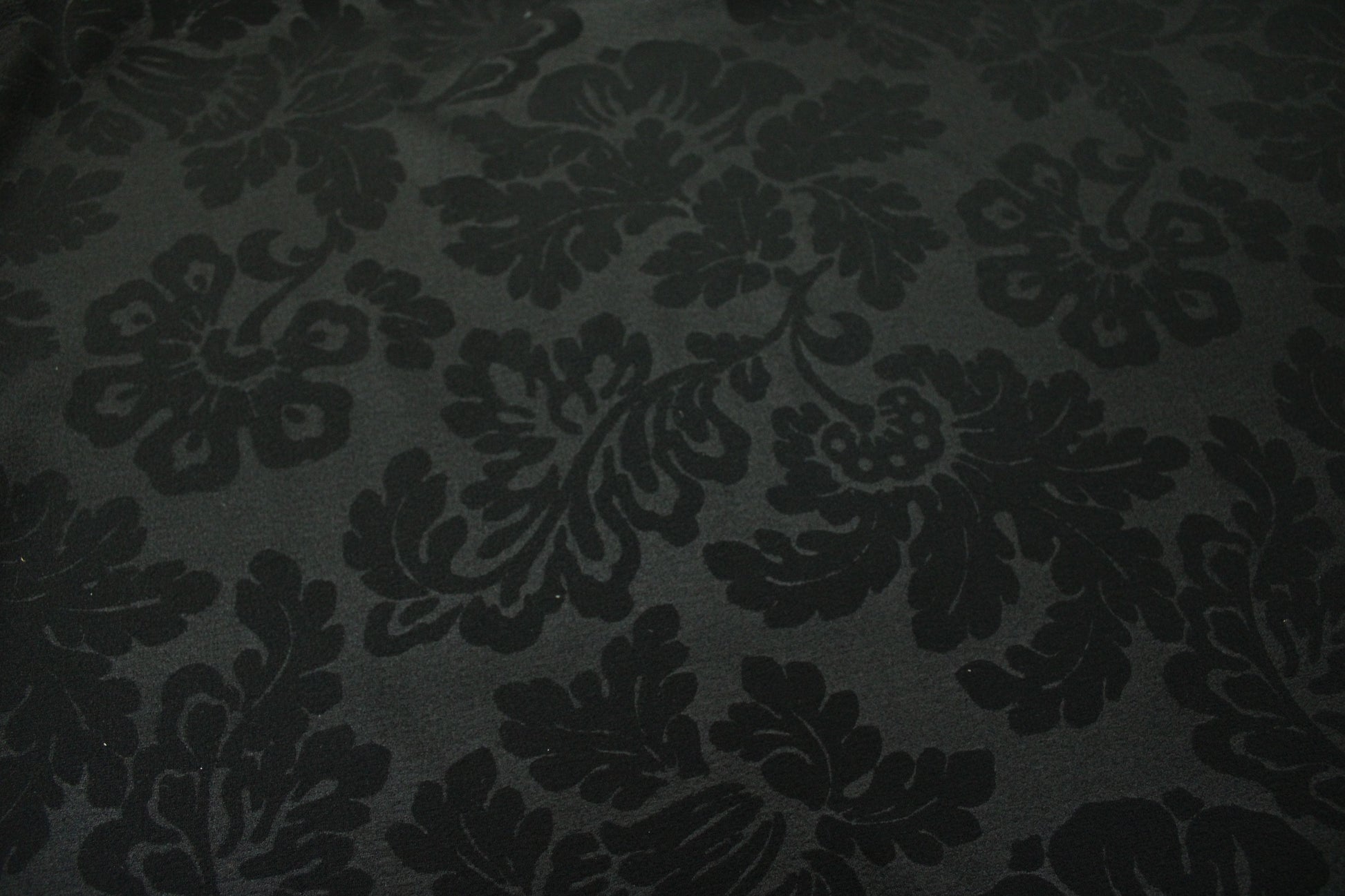 Tissu crêpe - imprimé fleuri - ton noir - photo 5/5 | So Tissus