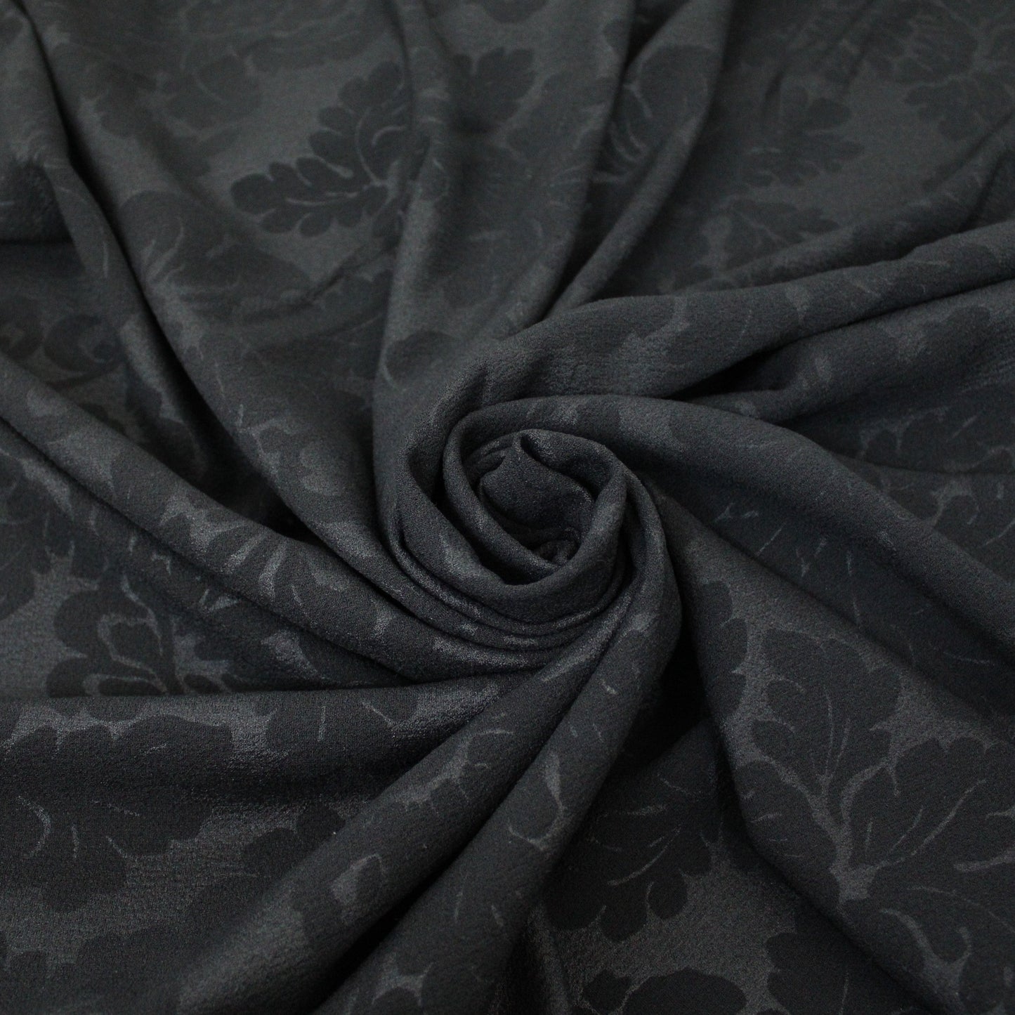 Tissu crêpe - imprimé fleuri - ton noir - photo 1/5 | So Tissus