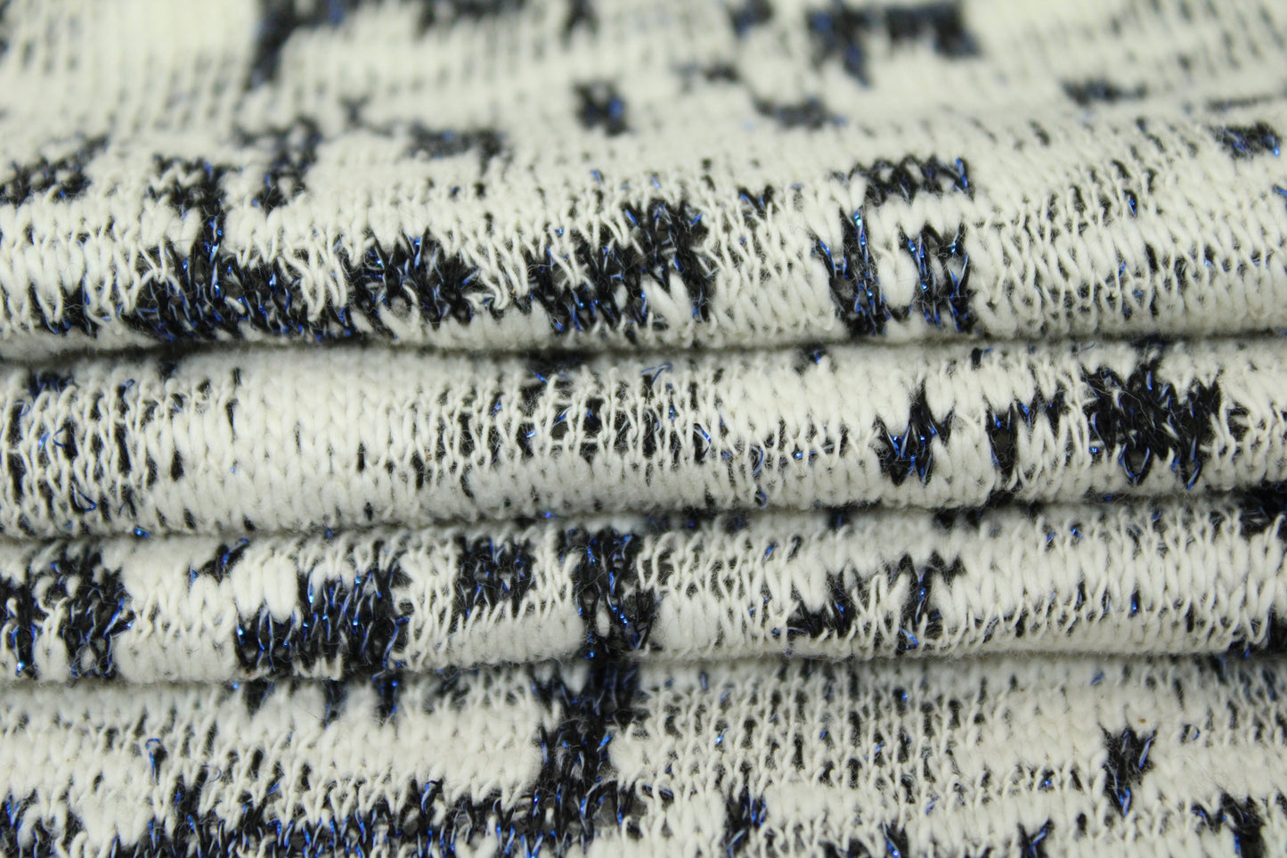 Tissu maille tacheté - blanc, gris et bleu - photo 2/5 | So Tissus