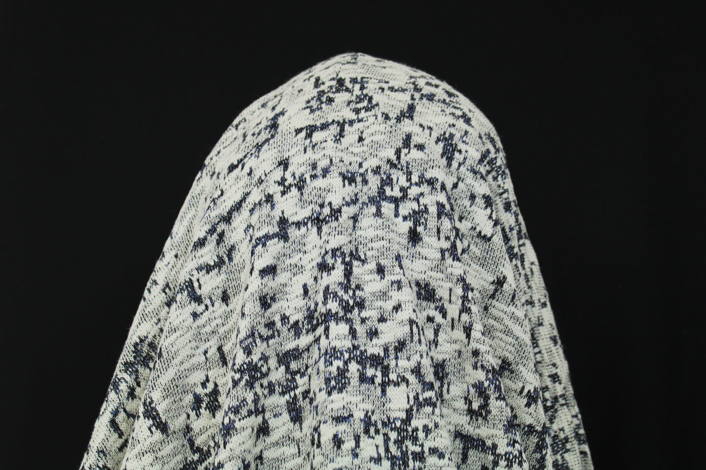 Tissu maille tacheté - blanc, gris et bleu - photo 3/5 | So Tissus