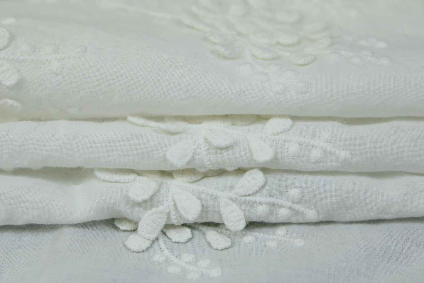 Tissu broderie anglaise - fleuri - blanc - photo 2/5 | So Tissus