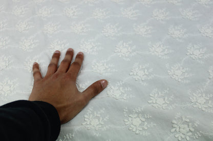 Tissu broderie anglaise - fleuri - blanc - photo 4/5 | So Tissus