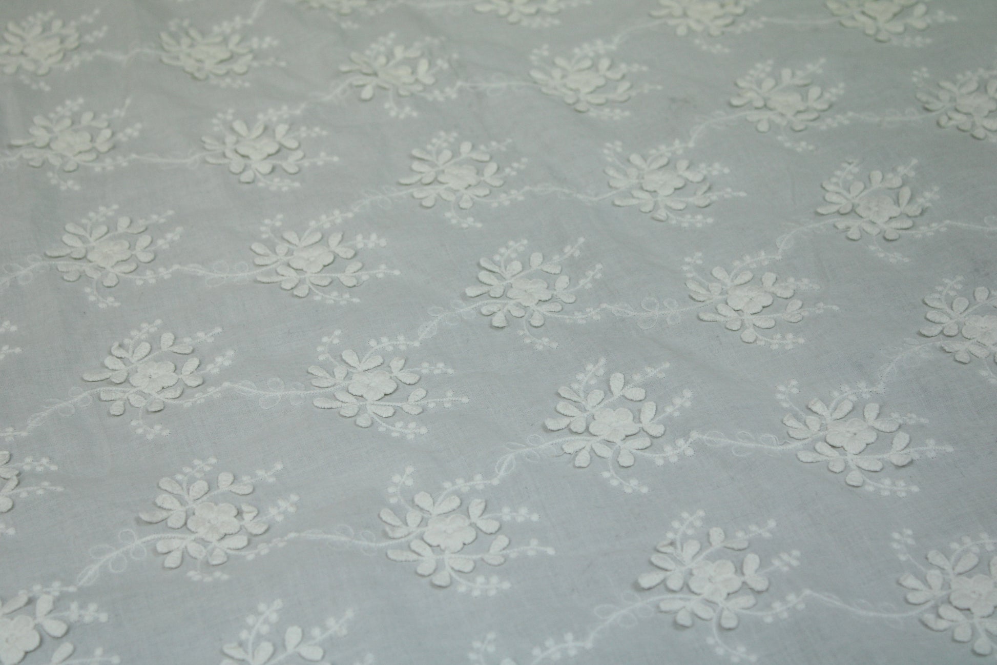 Tissu broderie anglaise - fleuri - blanc - photo 5/5 | So Tissus