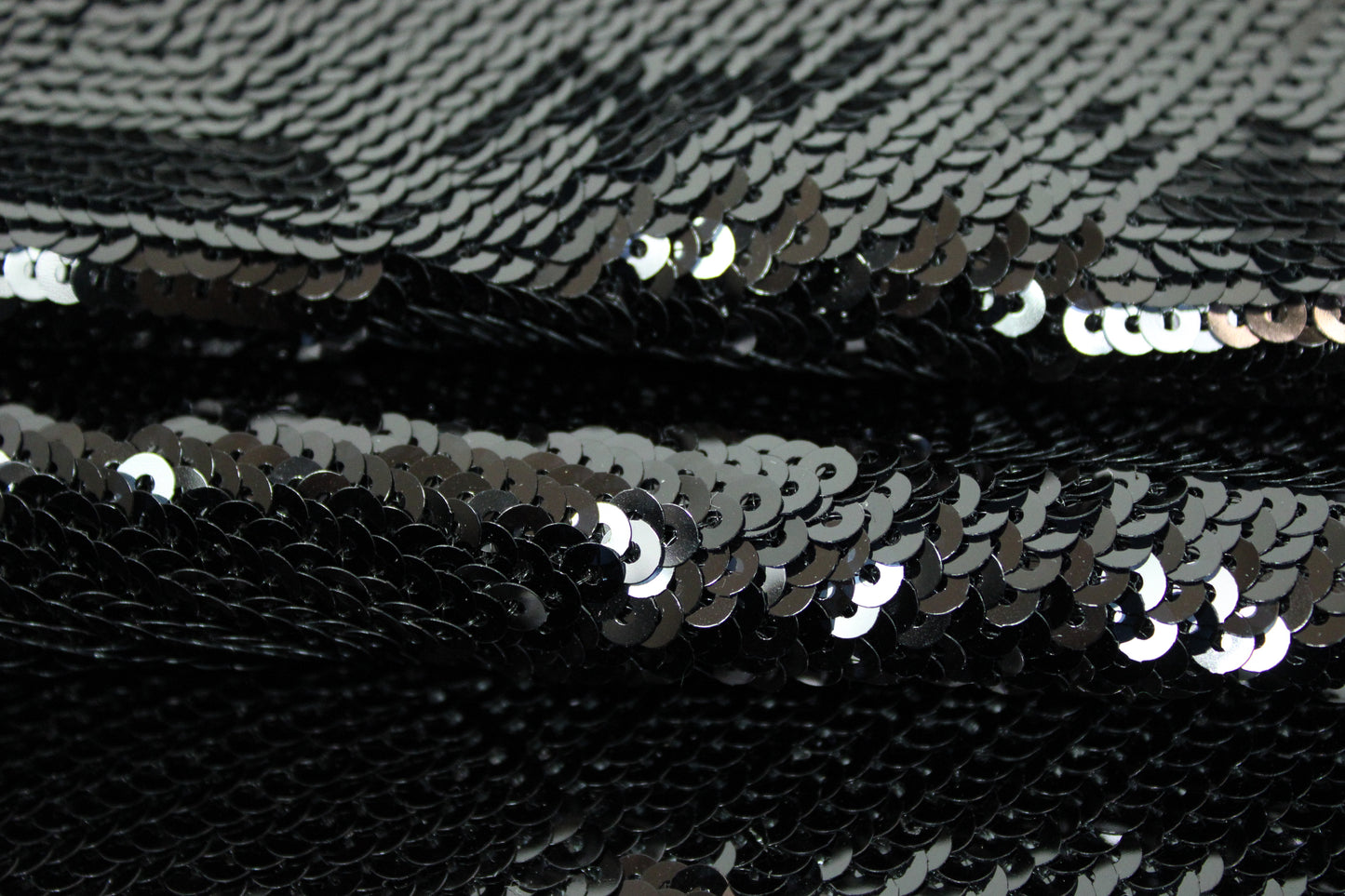 Tissu sequin - motif géométrique - ton noir - photo 2/5 | So Tissus