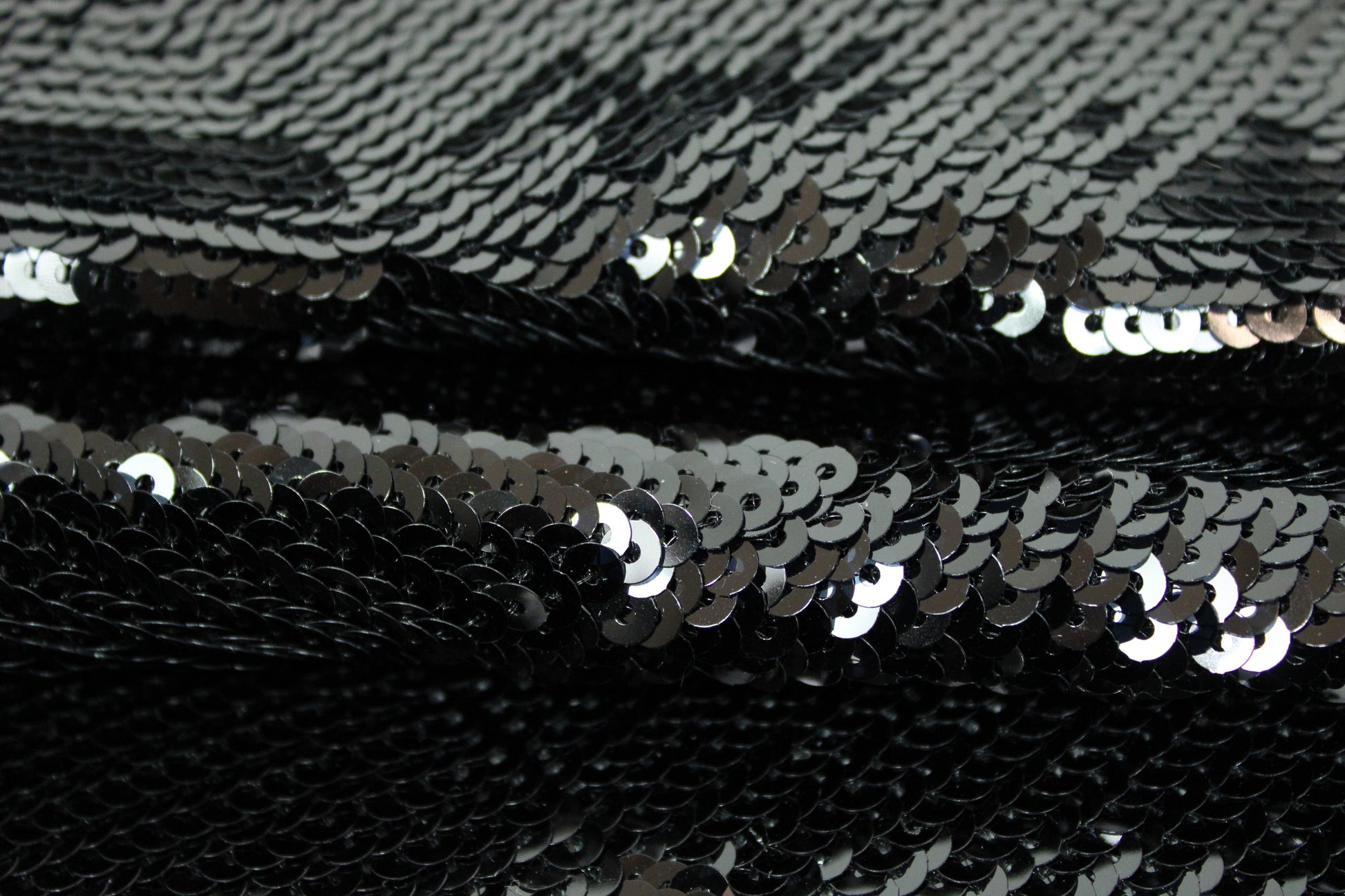 Tissu sequin - motif géométrique - ton noir - photo 2/5 | So Tissus