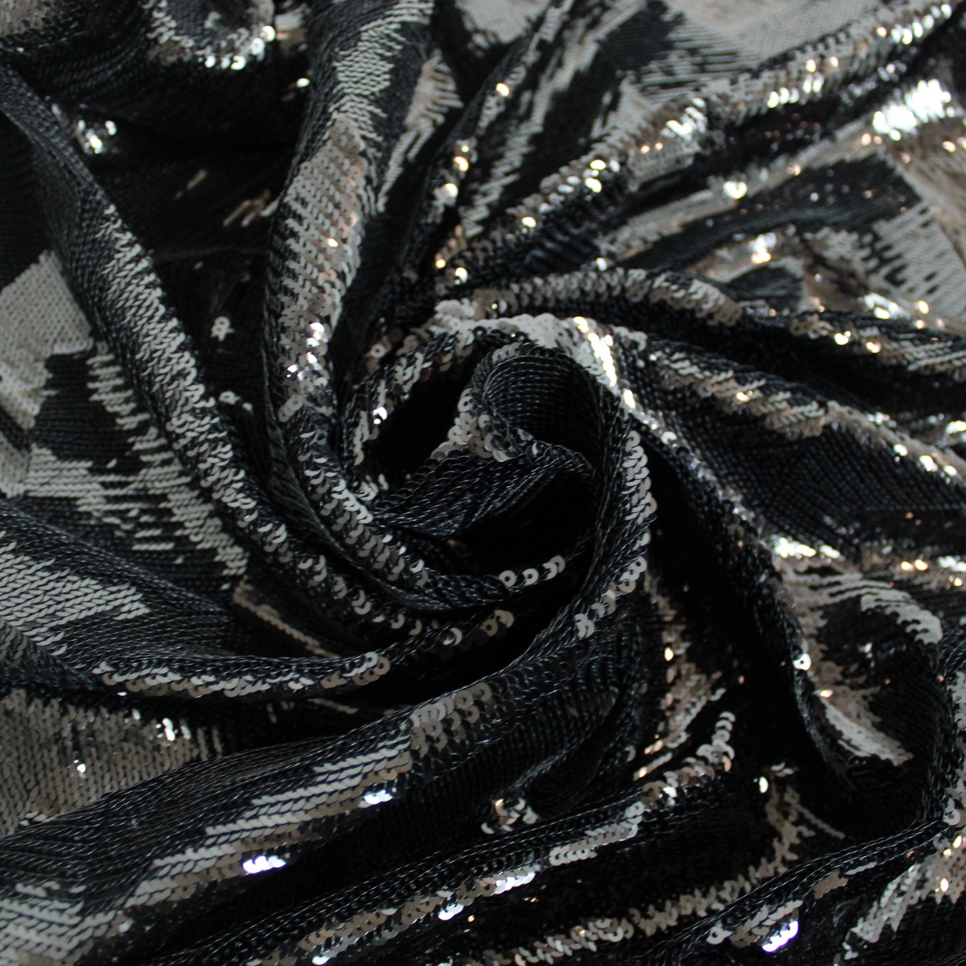 Tissu sequin - motif géométrique - ton noir - photo 1/5 | So Tissus