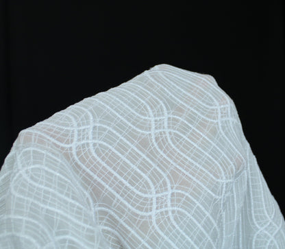Tissu voile coton brodé - motif géométrique - blanc irisée - photo 6/6 | So Tissus