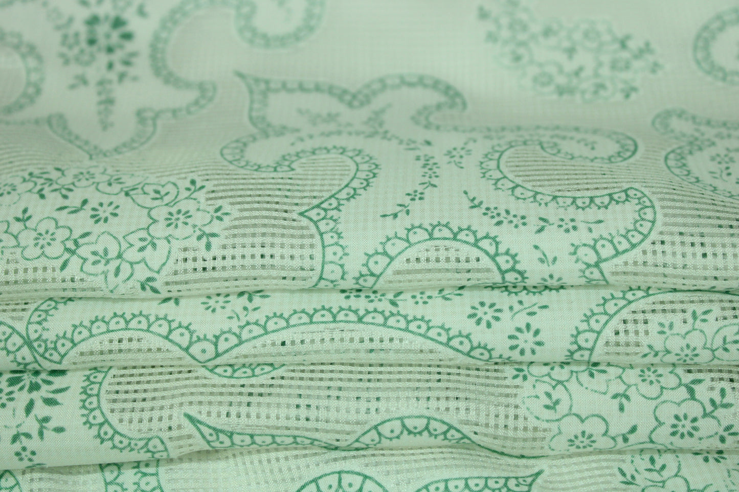 Tissu voile de soie et coton - imprimé arabesque - blanc et vert - photo 2/6 | So Tissus