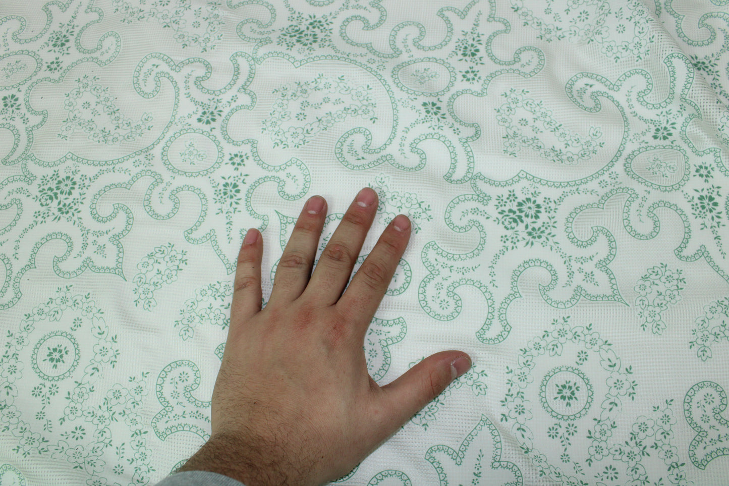 Tissu voile de soie et coton - imprimé arabesque - blanc et vert - photo 4/6 | So Tissus