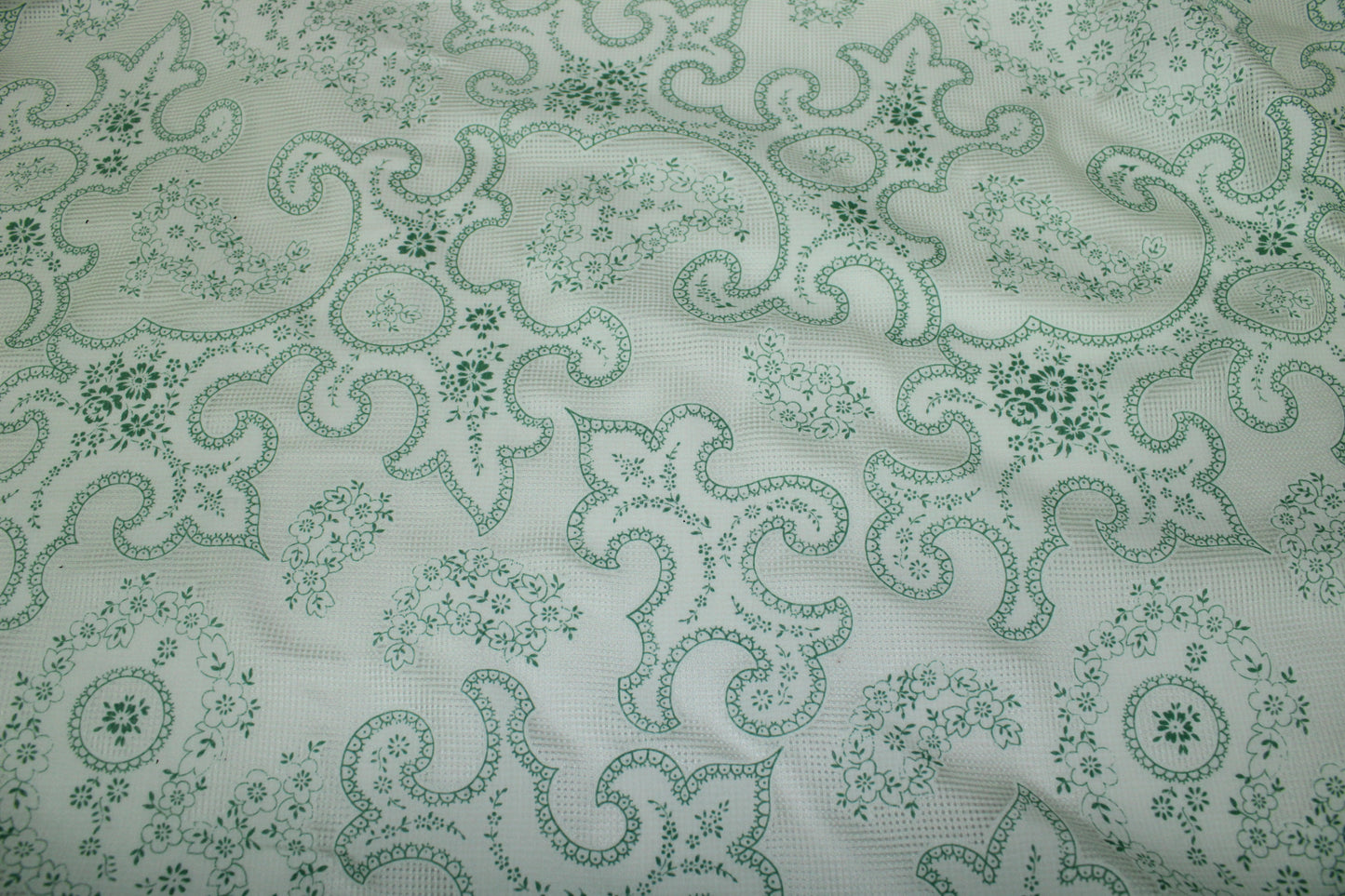 Tissu voile de soie et coton - imprimé arabesque - blanc et vert - photo 5/6 | So Tissus