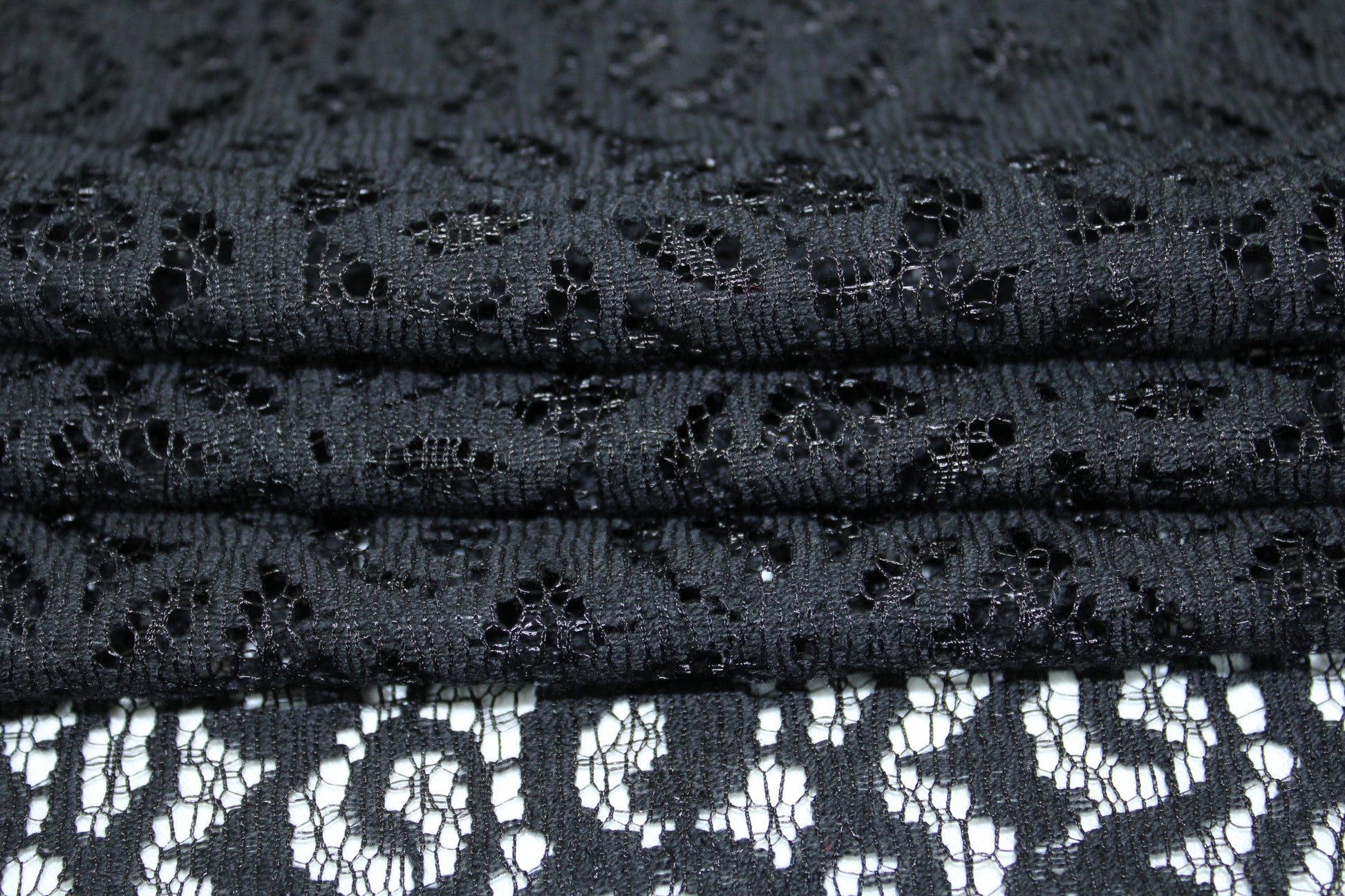 Tissu dentelle motif fleuri- noir - photo 2/5 | So Tissus