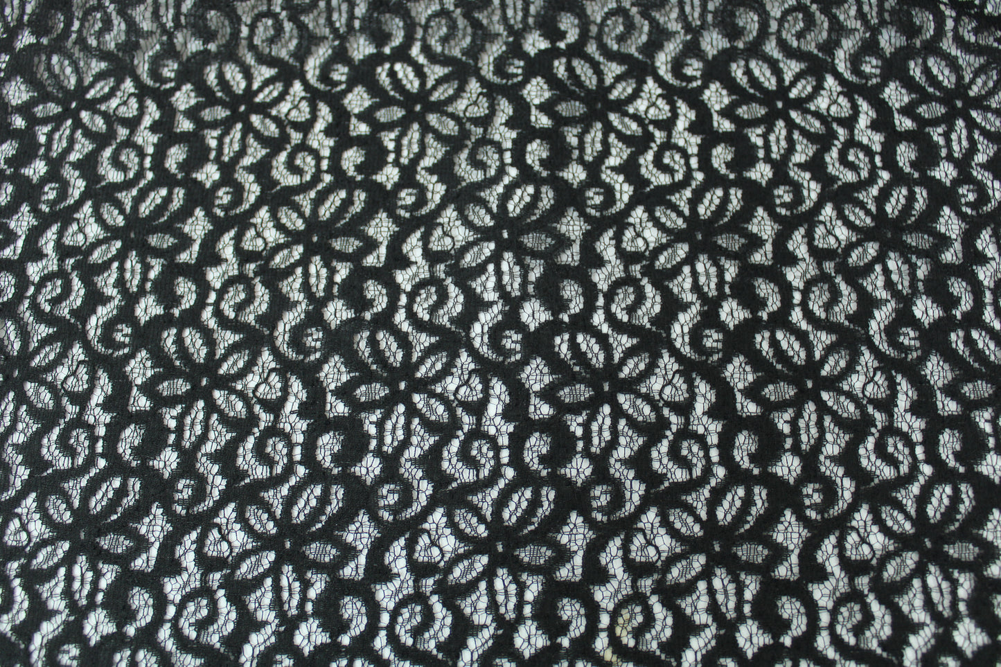 Tissu dentelle motif fleuri- noir - photo 5/5 | So Tissus