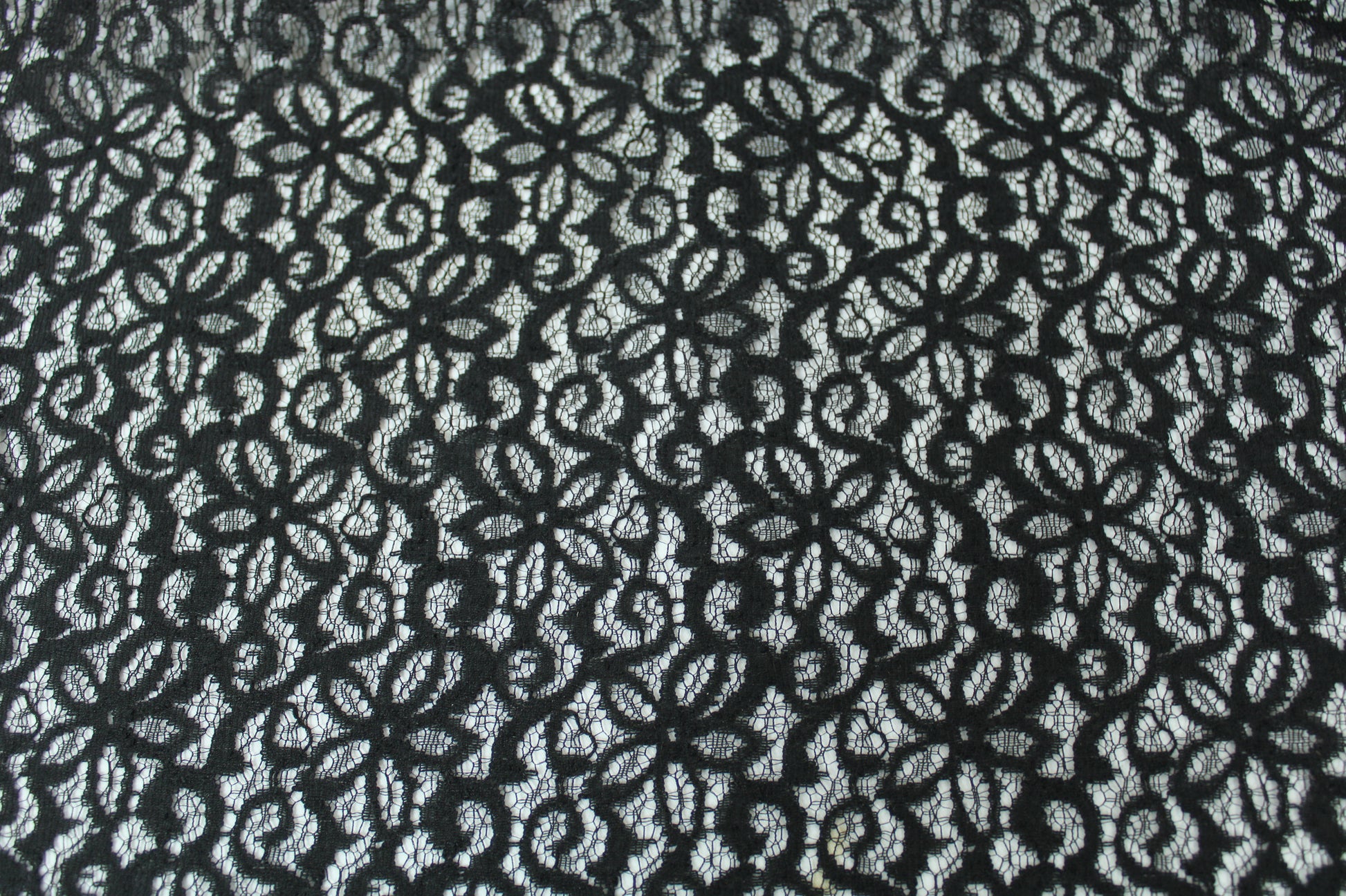 Tissu dentelle motif fleuri- noir - photo 5/5 | So Tissus