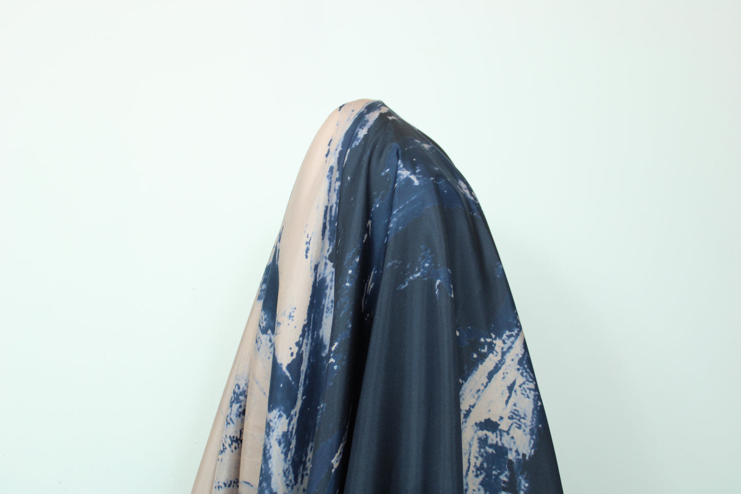 Tissu soie plume - imprimé tie and dye - photo 3/4 | So Tissus