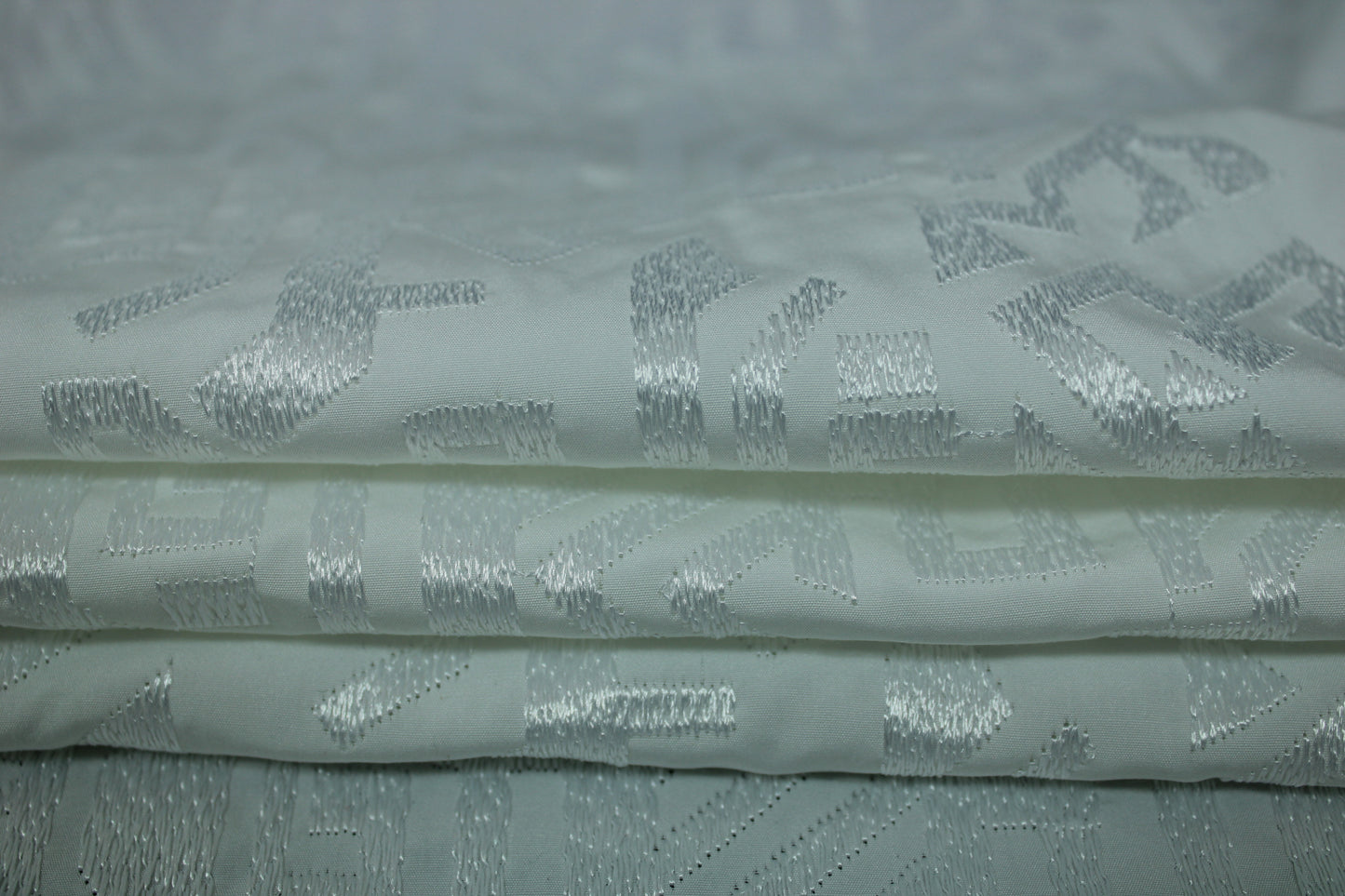 Tissu popeline de coton brodé - blanc - photo 2/5 | So Tissus