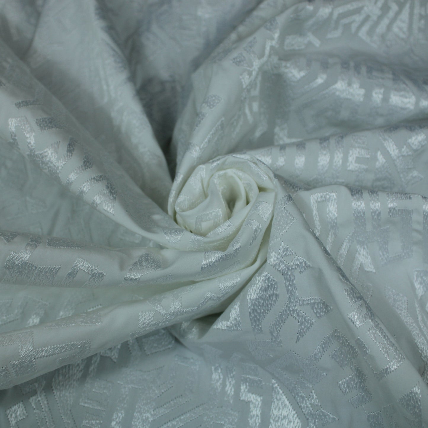 Tissu popeline de coton brodé - blanc - photo 1/5 | So Tissus