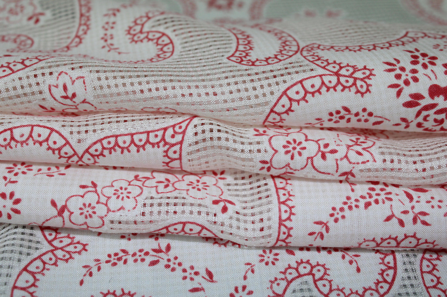 Tissu voile de soie et coton- imprimé arabesque - blanc et framboise - photo 2/5 | So Tissus