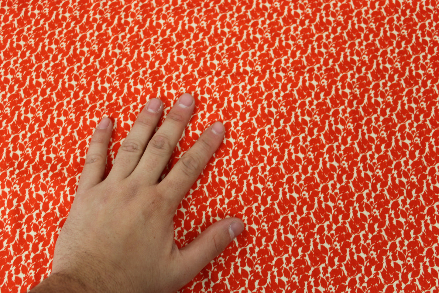 Tissu viscose - imprimé fleuri - ton orange - photo 4/5 | So Tissus