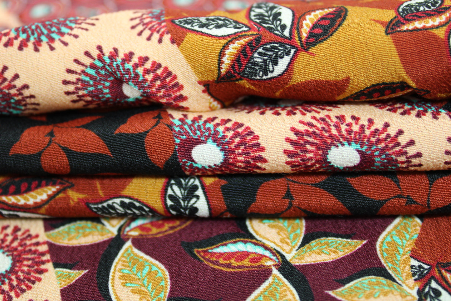 Tissu crêpe viscose - imprimé patchwork - photo 2/5 | So Tissus