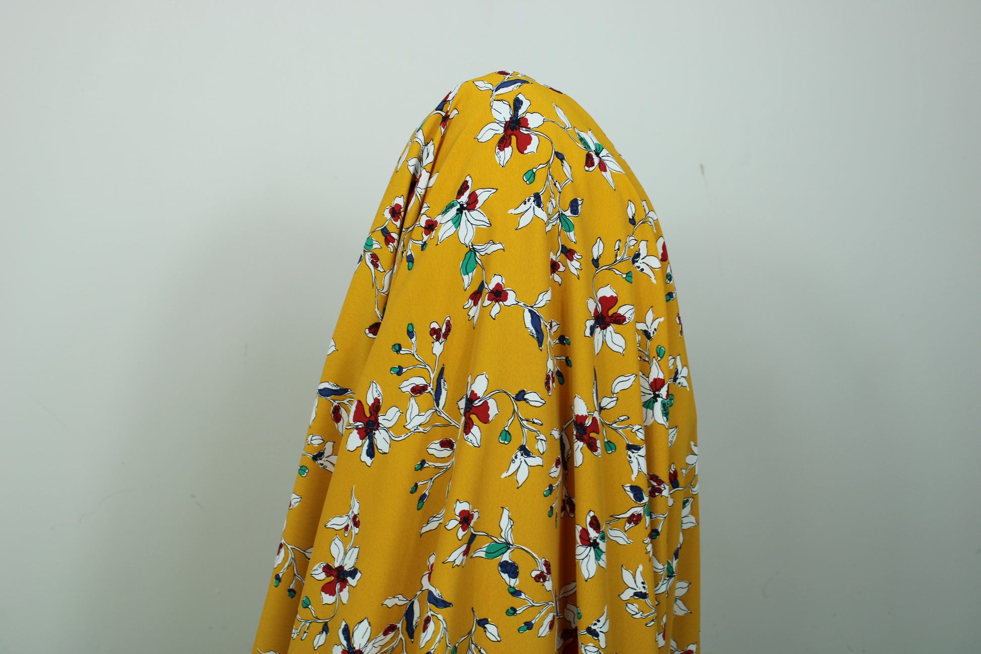 Tissu crêpe - imprimé fleuri - ton safran - photo 3/5 | So Tissus