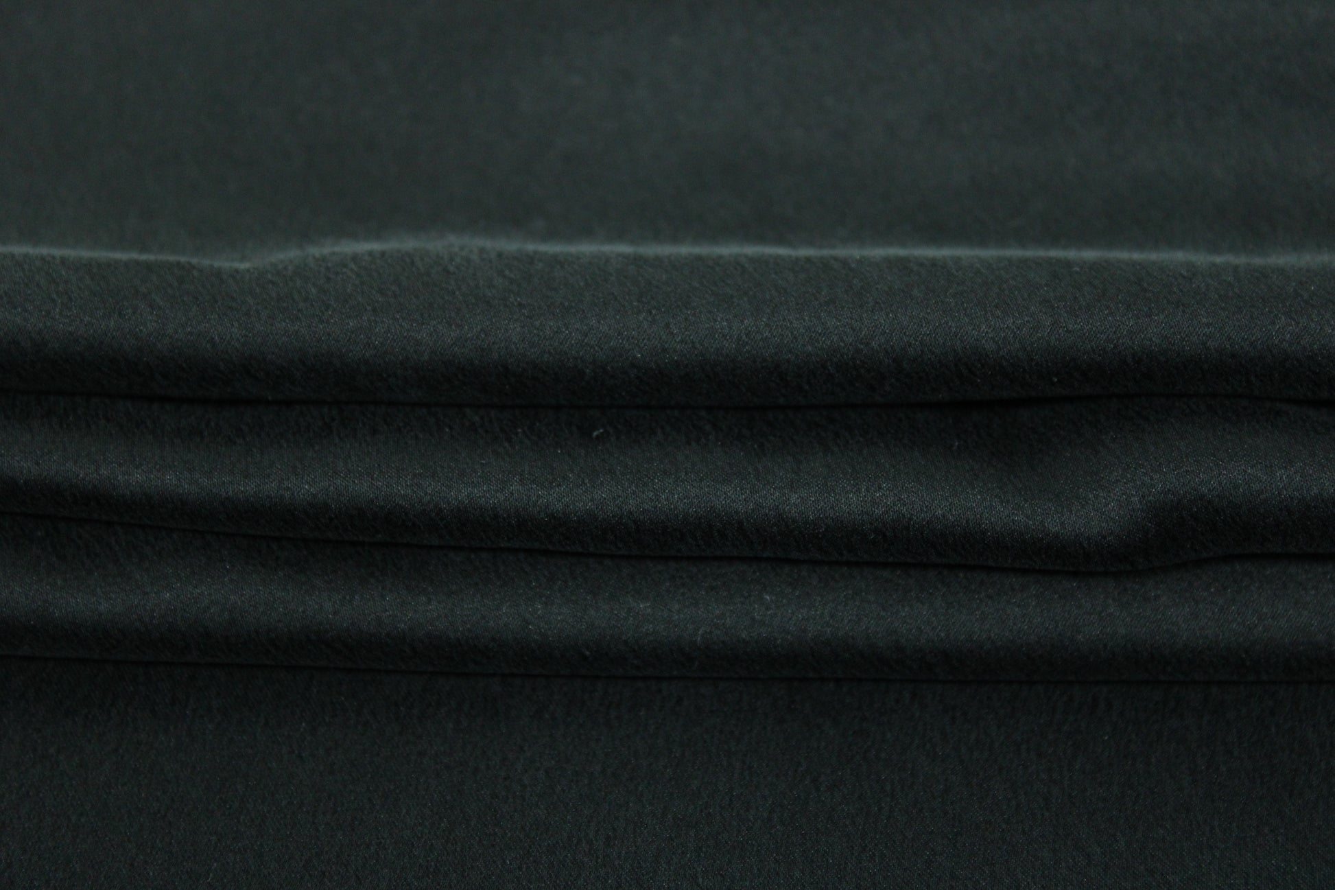 Tissu satin de soie lavé - noir - photo 2/3 | So Tissus
