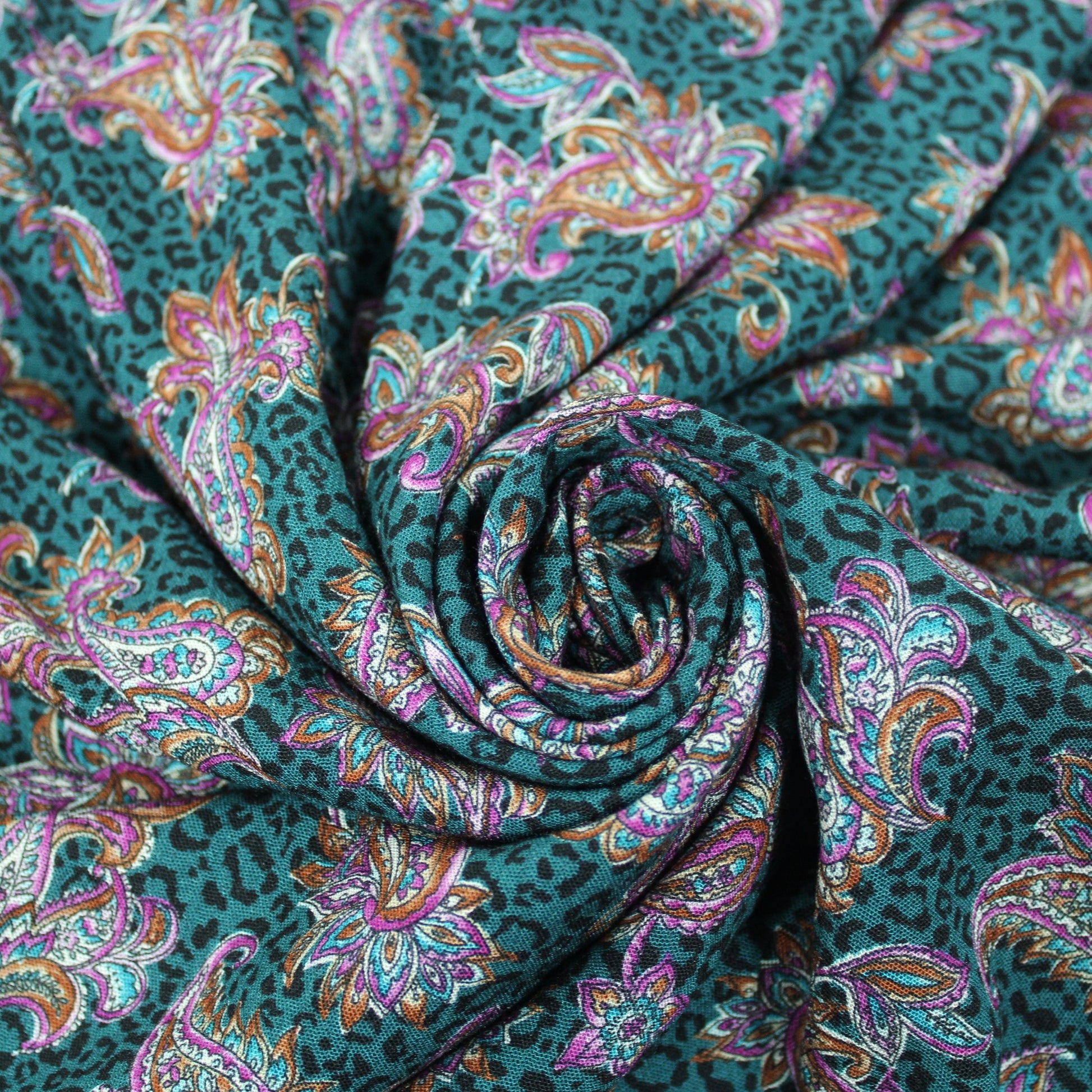 Tissu crêpe viscose - imprimé cachemire - photo 1/6 | So Tissus