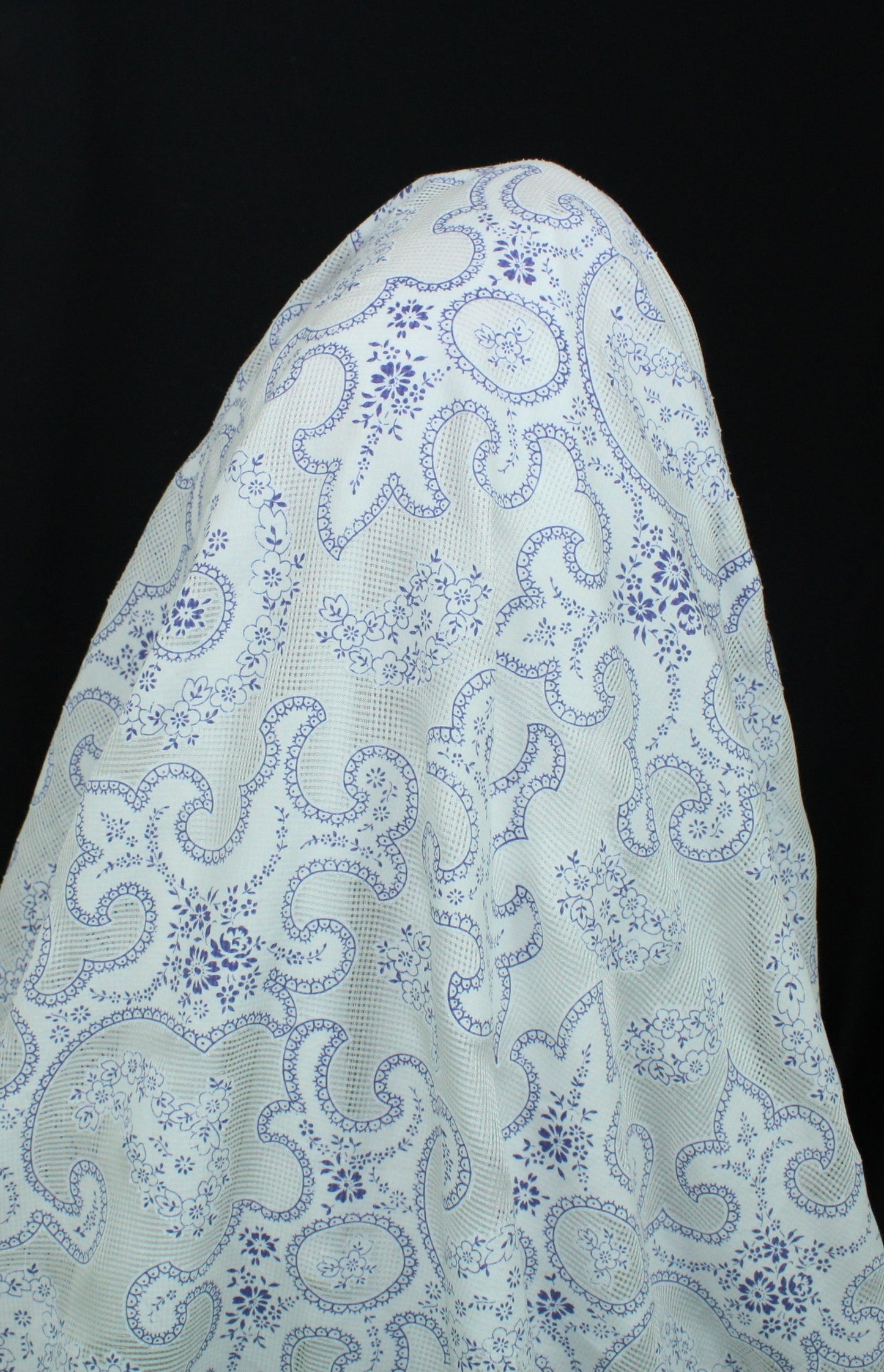 Tissu voile de soie et coton- imprimé arabesque - blanc et bleu - photo 3/5 | So Tissus