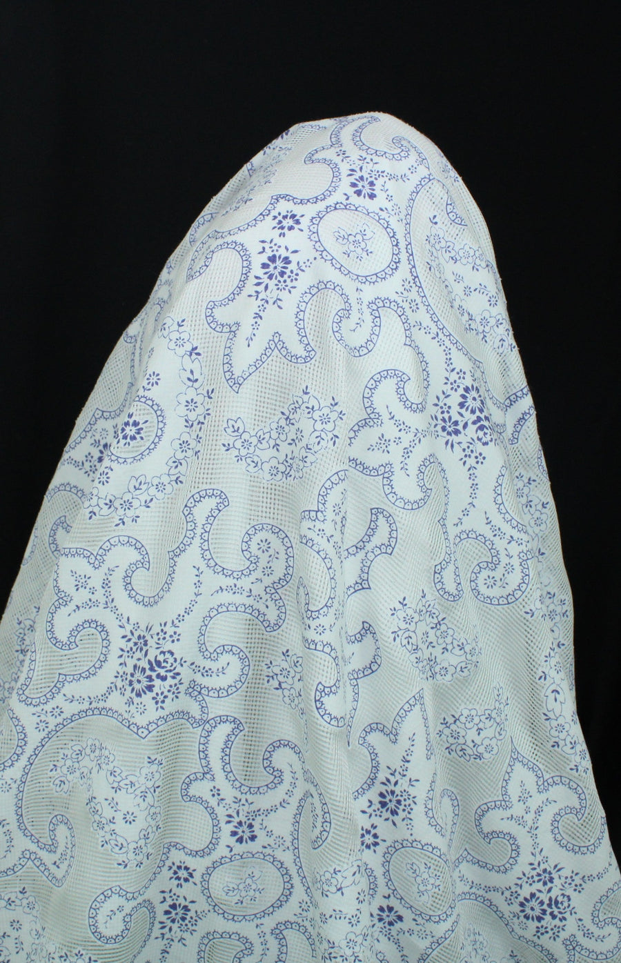Tissu voile de soie et coton- imprimé arabesque - blanc et bleu