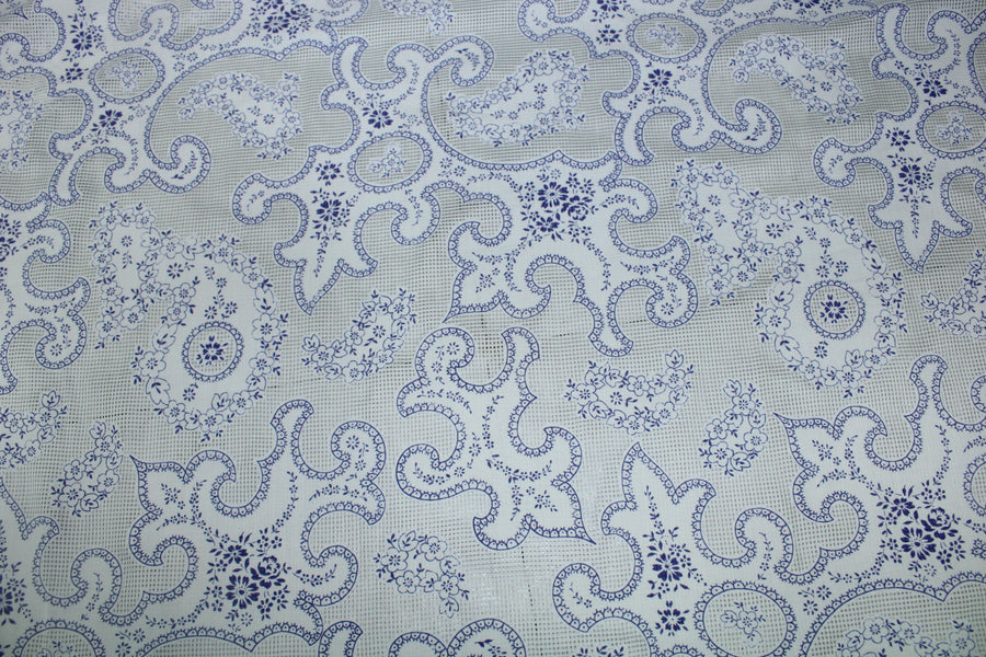 Tissu voile de soie et coton- imprimé arabesque - blanc et bleu