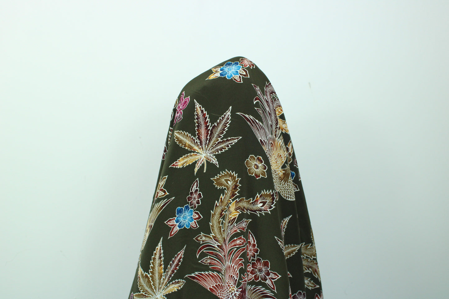 Tissu crêpe de chine 100% soie - imprimé paons et fleurs - photo 3/5 | So Tissus