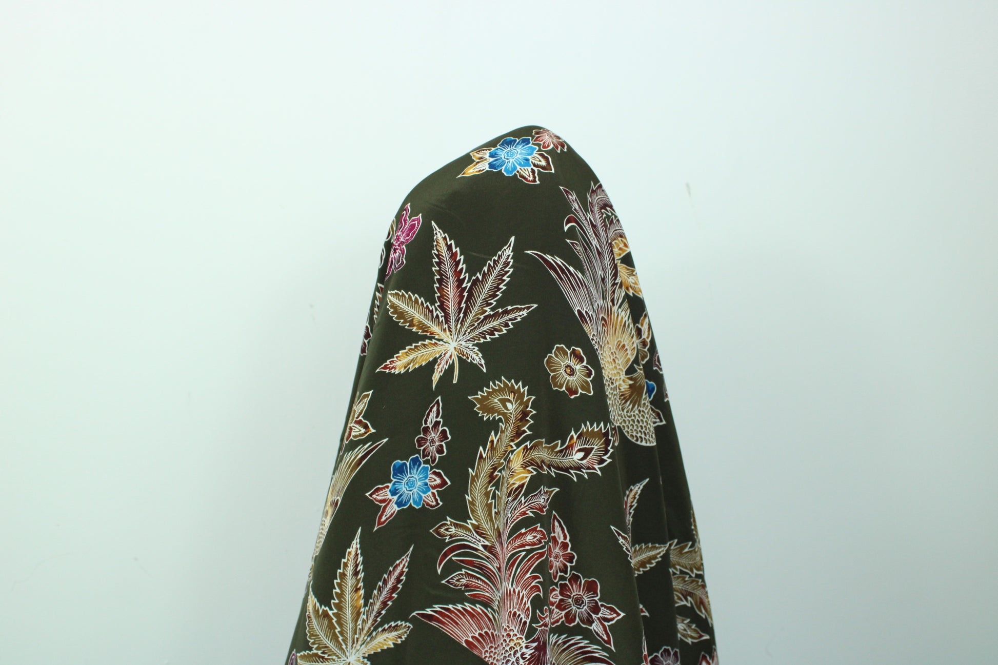 Tissu crêpe de chine 100% soie - imprimé paons et fleurs - photo 3/5 | So Tissus