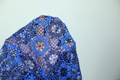 Tissu guipure à motif fleuri - bleu roi et bleu marine - photo 6/6 | So Tissus