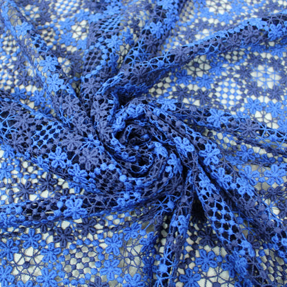 Tissu guipure à motif fleuri - bleu roi et bleu marine - photo 1/6 | So Tissus