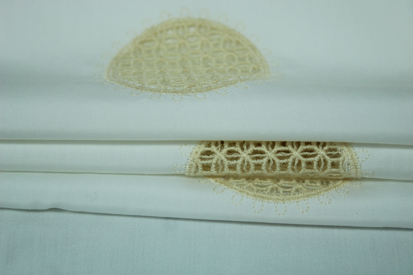 Tissu broderie anglaise - blanc et beige - photo 2/5 | So Tissus