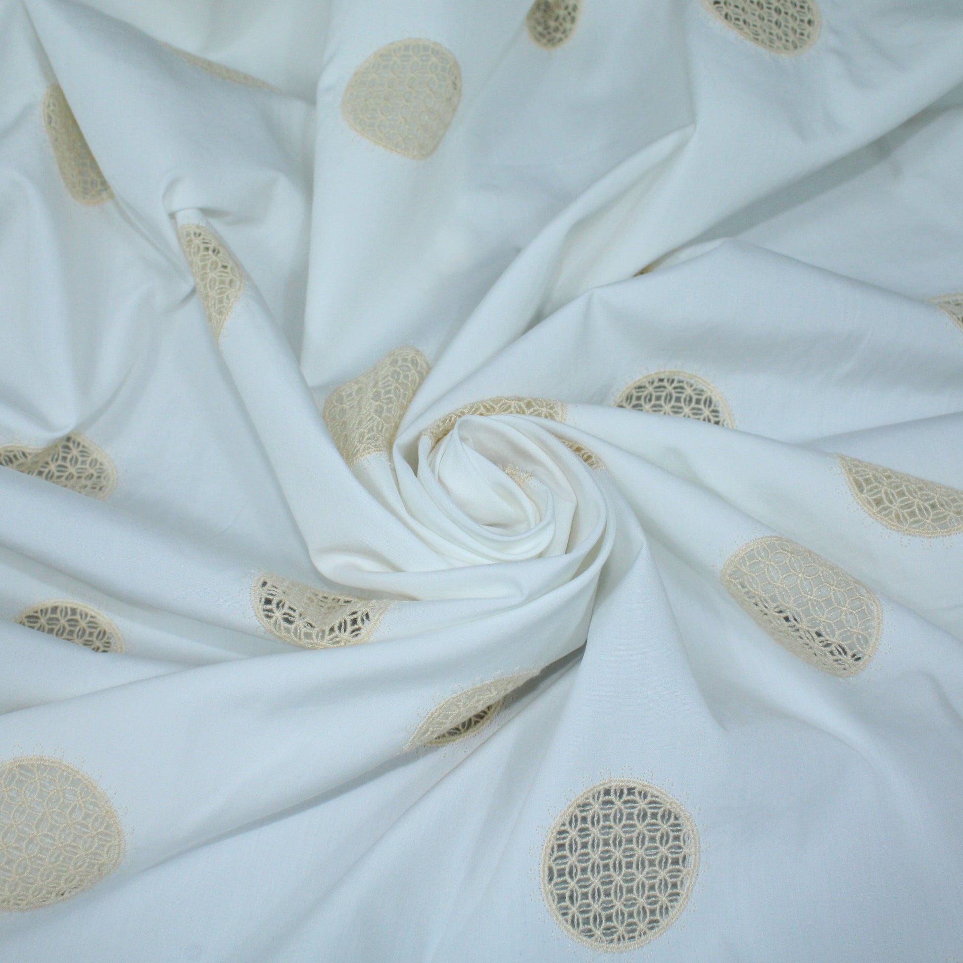 Tissu broderie anglaise - blanc et beige - photo 1/5 | So Tissus