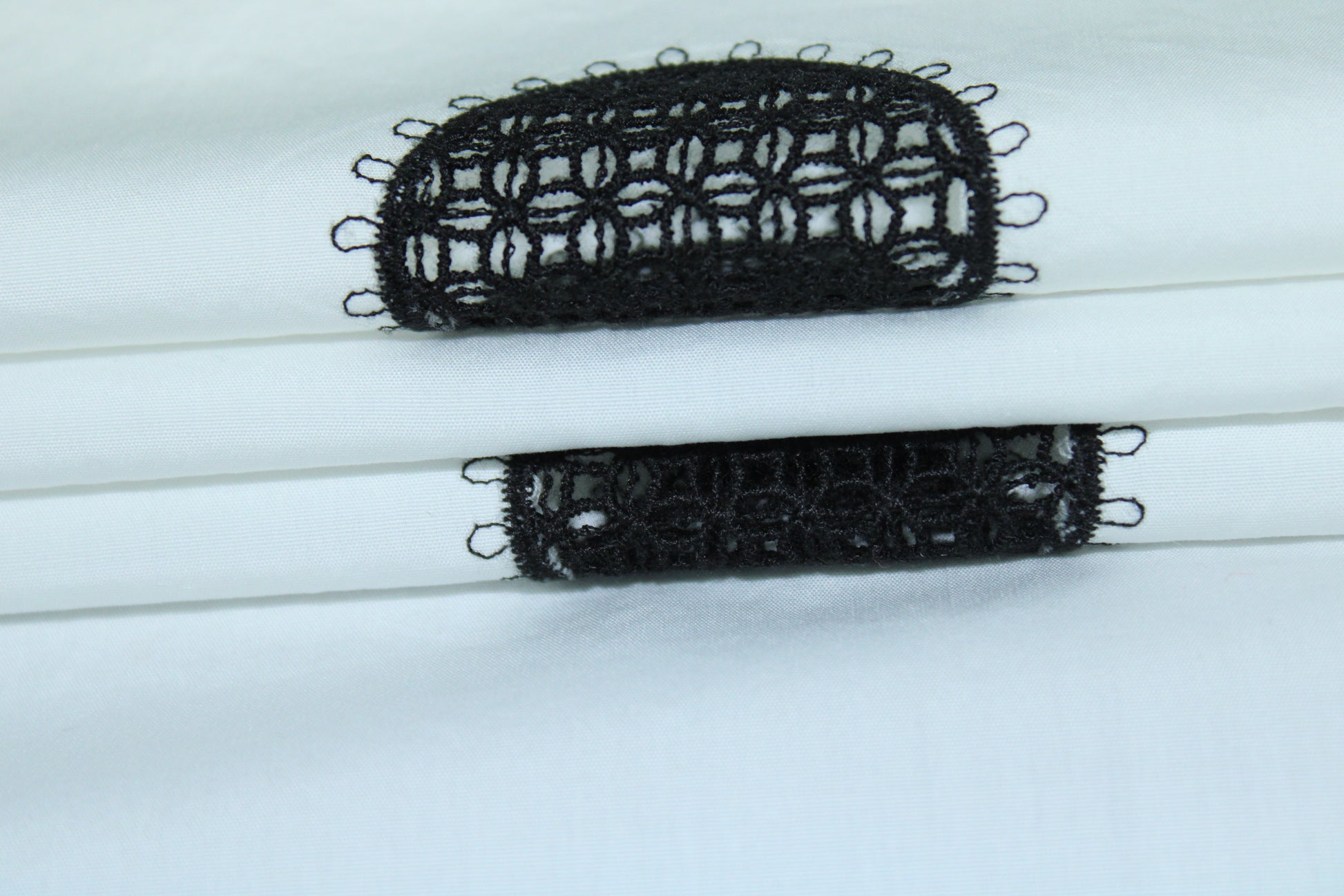 Tissu broderie anglaise - blanc et noir - photo 2/5 | So Tissus