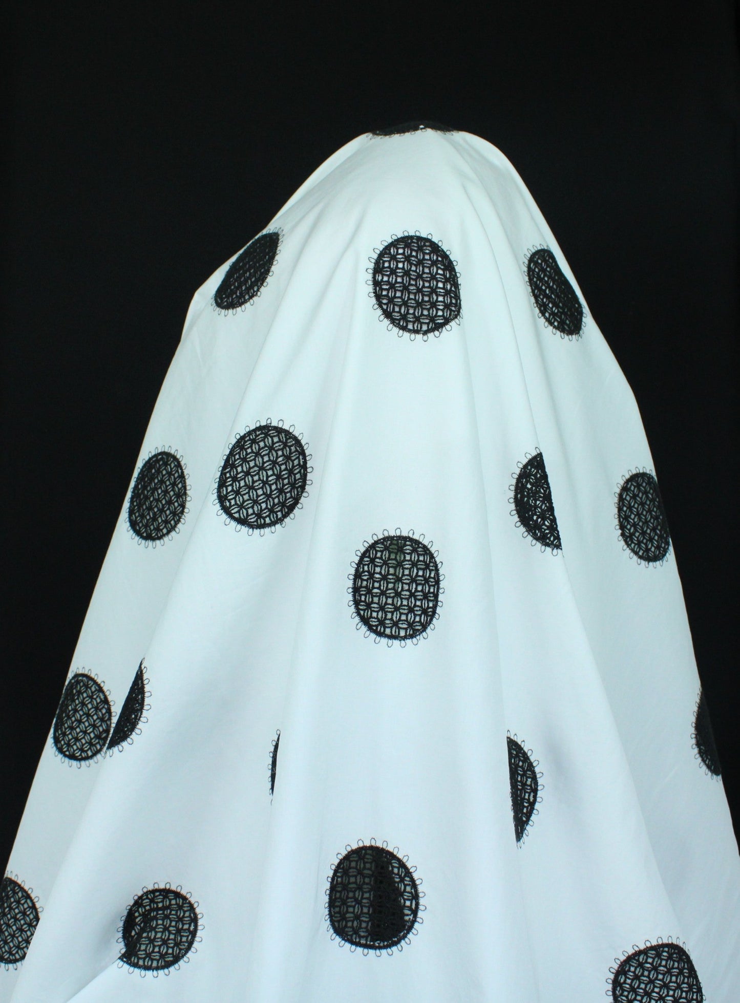 Tissu broderie anglaise - blanc et noir - photo 3/5 | So Tissus