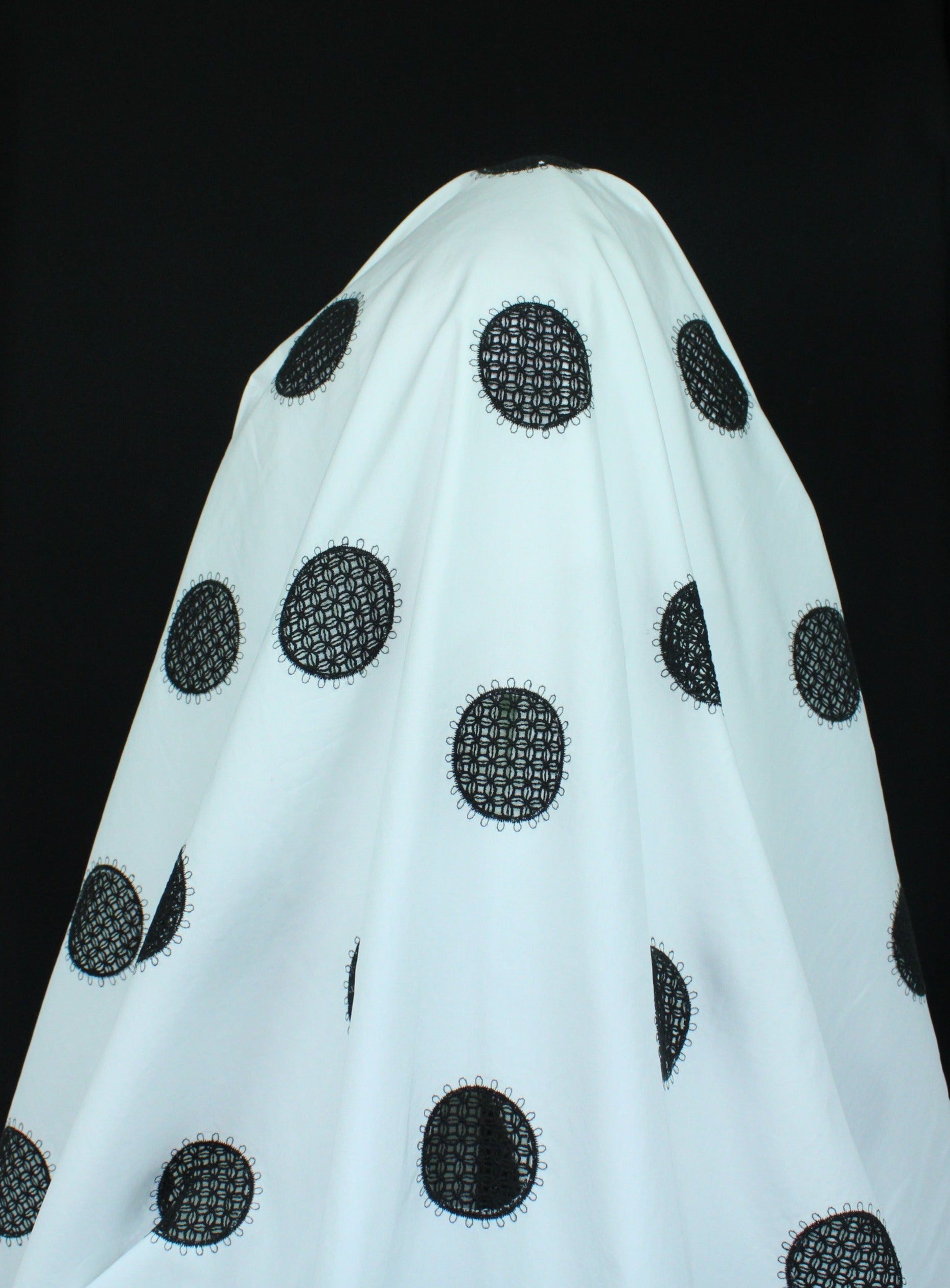 Tissu broderie anglaise - blanc et noir - photo 3/5 | So Tissus