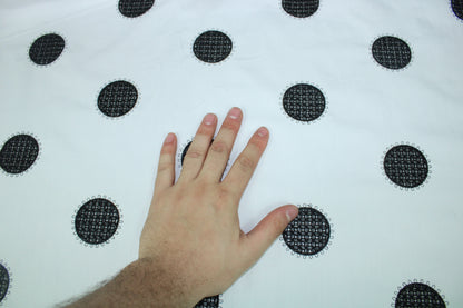 Tissu broderie anglaise - blanc et noir - photo 4/5 | So Tissus